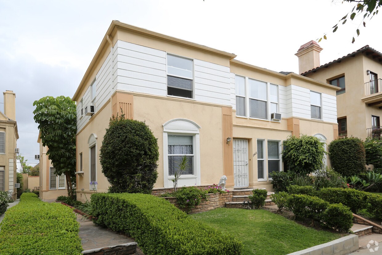 Primary Photo - 140 S Reeves Dr