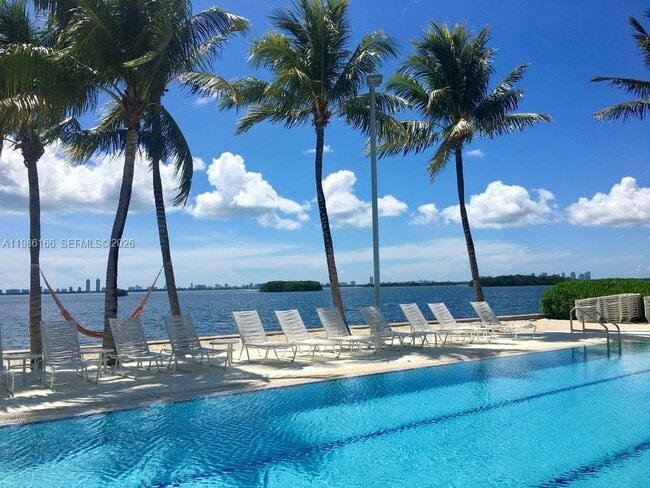 Foto del edificio - 750 NE 64th St