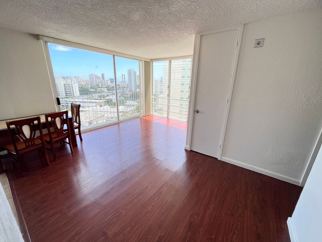 Primary Photo - 1702 Kewalo St