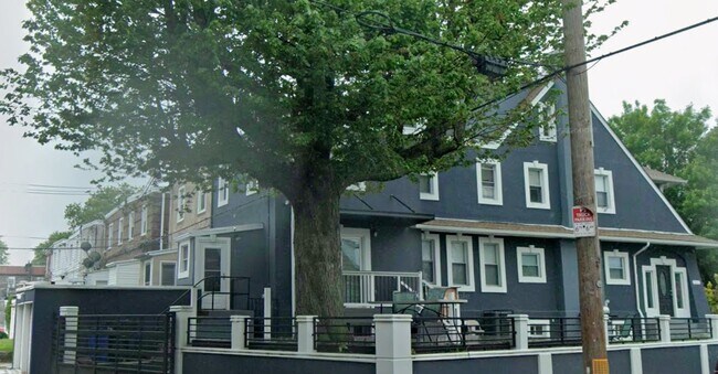 Foto del edificio - 5115 E Roosevelt Blvd