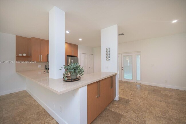 Foto del edificio - 16219 Emerald Cove Rd