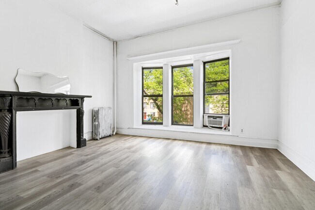 Building Photo - Full Floor 1 bedroom