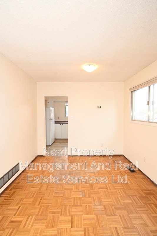 Building Photo - 215 McIntyre Crescent