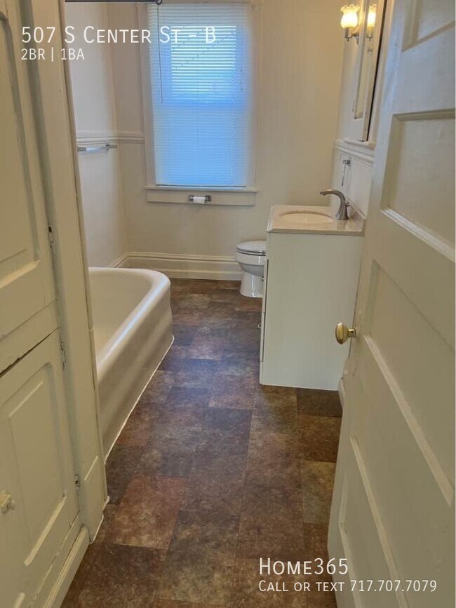 Building Photo - 2 Bedroom in Great location