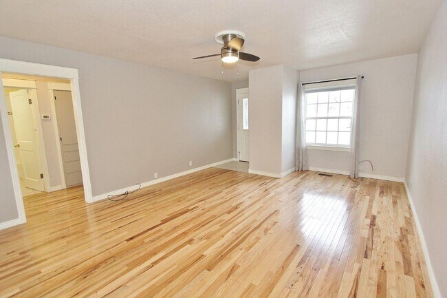 Foto del edificio - Charming Single-Level Cottage Style Home