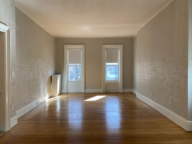 Building Photo - 129 Park Pl