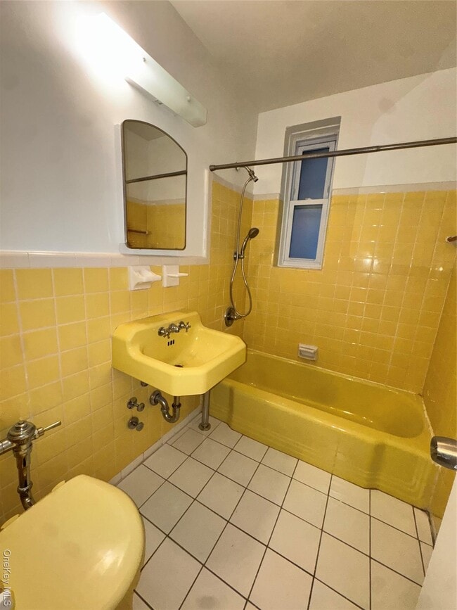 Foto del edificio - 43 Bronx River Rd