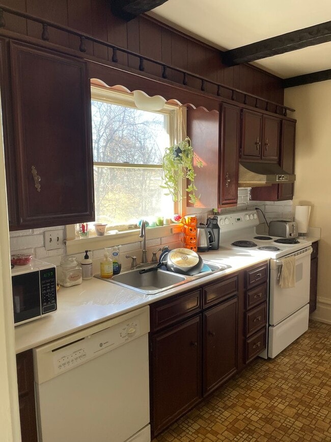 Foto del edificio - 107 E Main St