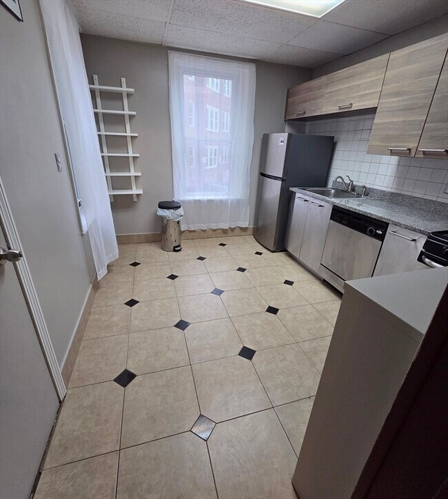 Foto del edificio - 1710 Commonwealth Ave