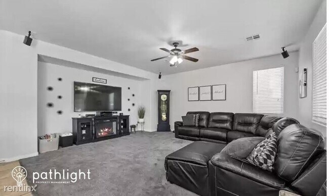 Building Photo - 4 br, 2.5 bath House - 441 Pacific Moon Av...