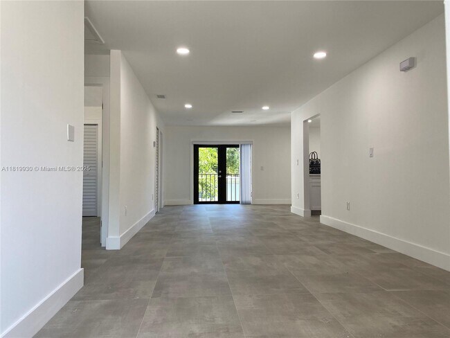 Foto del edificio - 3626 SW 16th St