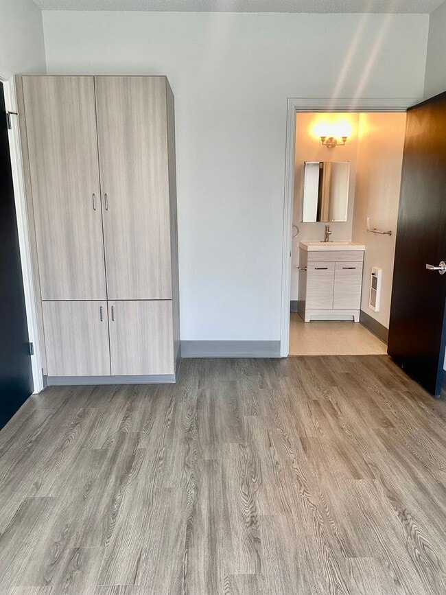 Building Photo - 1 Bed 1 Bath - This is a must see!