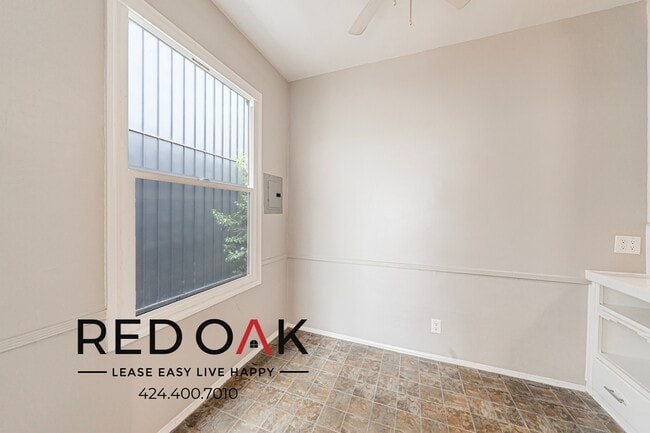 Building Photo - 366 N Hayworth Ave