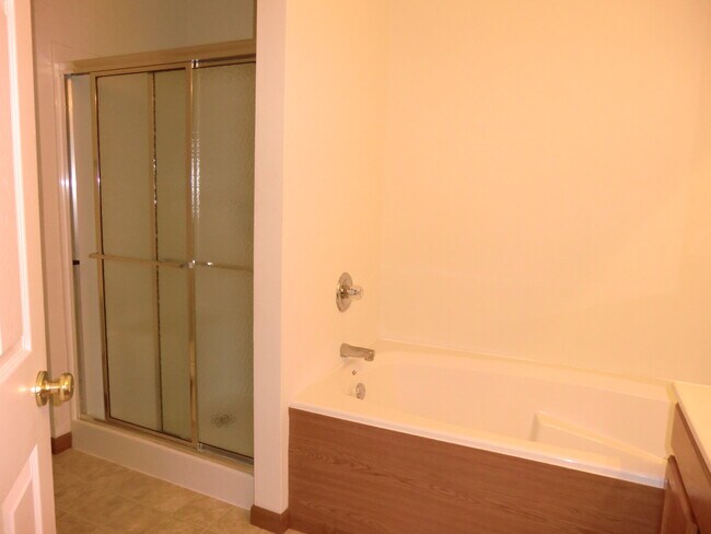 Foto del edificio - 112 Lake Saint Ellen Dr