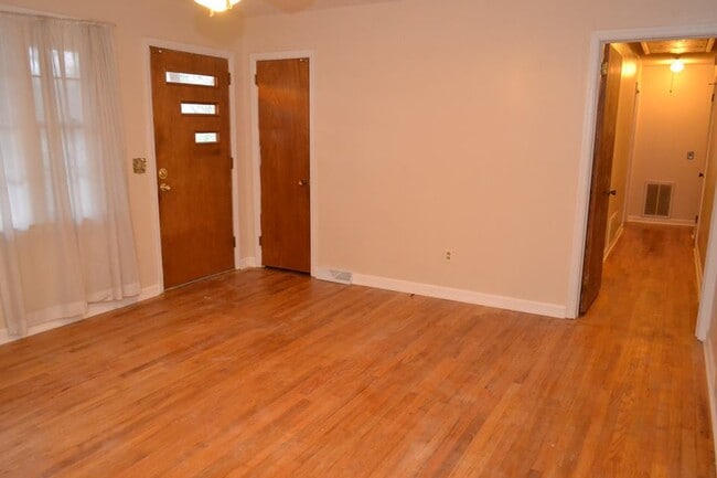 Building Photo - 4110 Lantana Dr