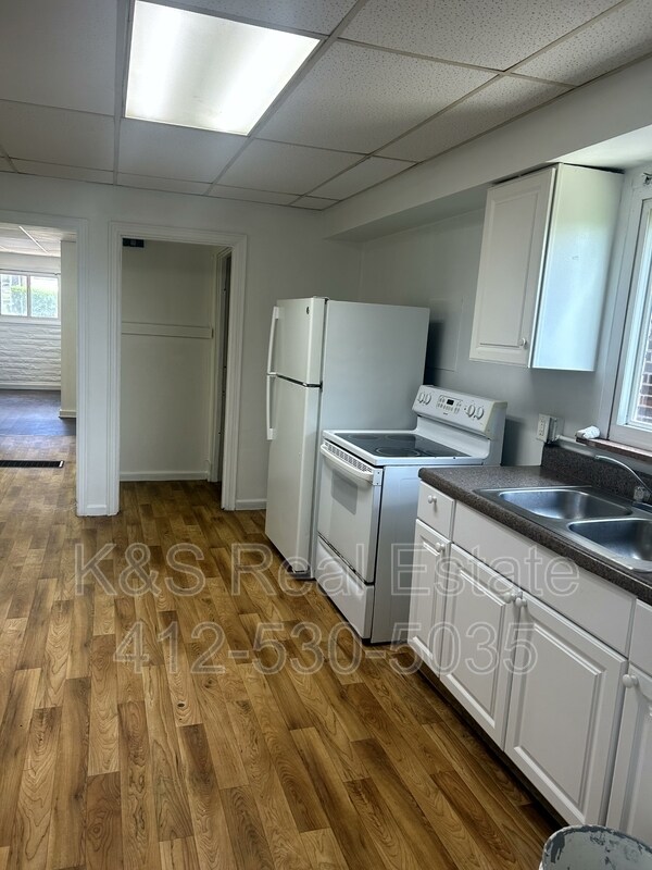 Foto del edificio - 2428 Woodstock Ave