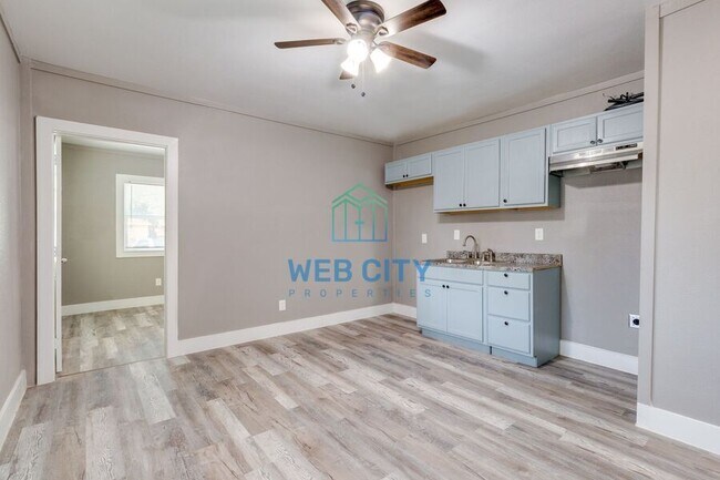 Foto del edificio - 3841 Holmes St