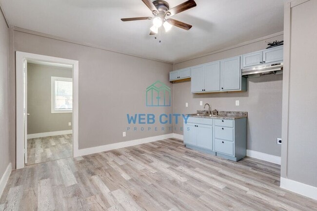 Building Photo - 3841 Holmes St