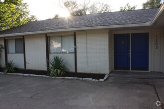 Building Photo - 1203 Holleman Dr