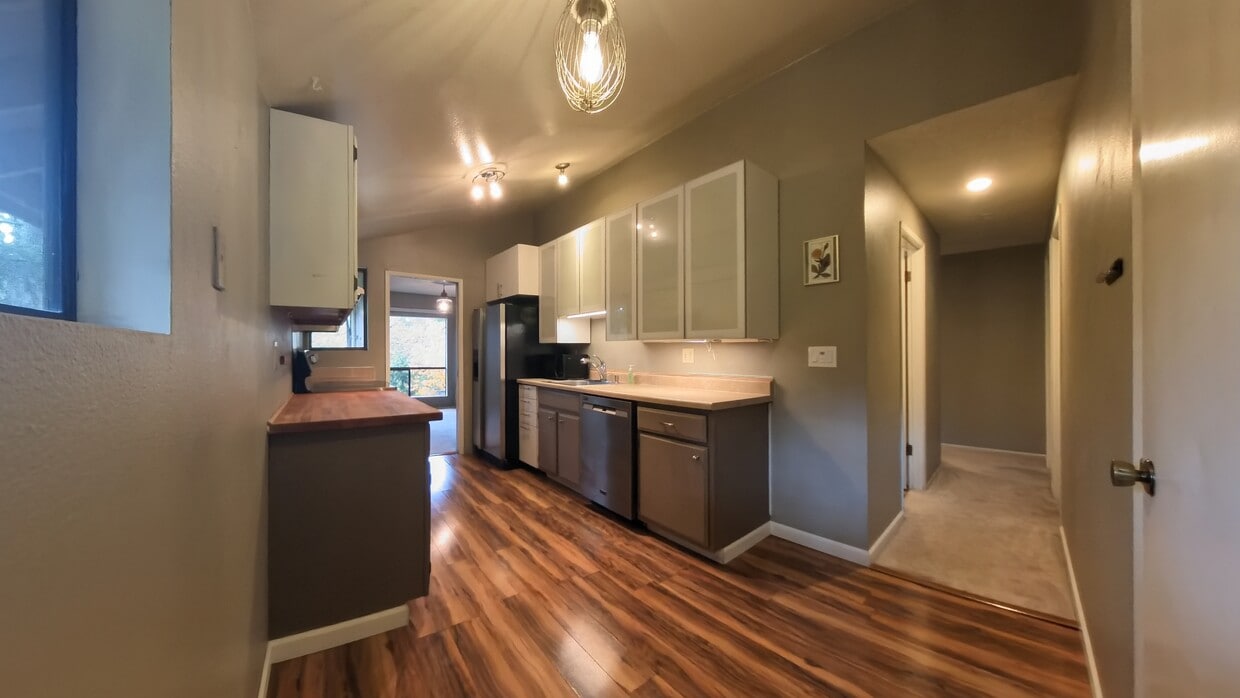 Cocina - 19124 61st Place NE