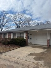 Building Photo - 2011 Bruce Dr