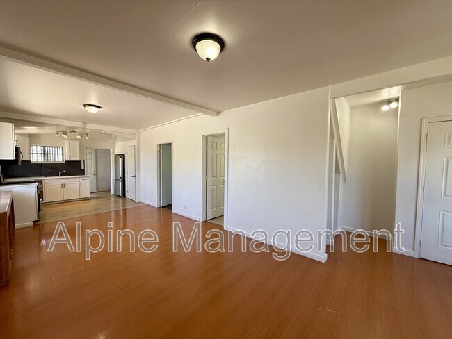 Foto del edificio - 806 52nd Ave
