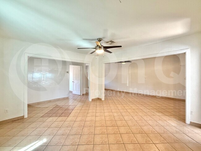 Foto del edificio - 3238 W Garfield St