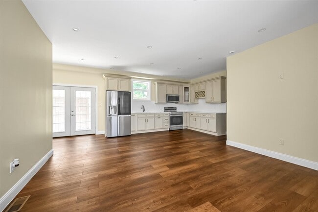 Building Photo - 14949 Hawtree St