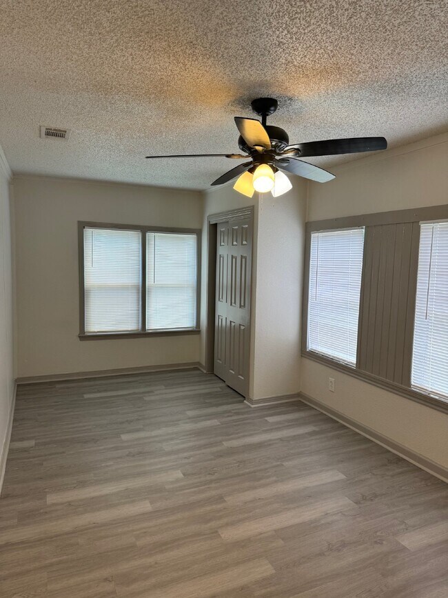 Foto del edificio - "Charming 2-Bedroom Home – Cozy and Comfortable 759 Sq Ft Living!"