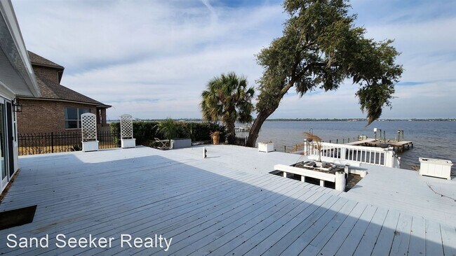 Building Photo - 3 br, 2.5 bath House - 1714 Country Club Dr.