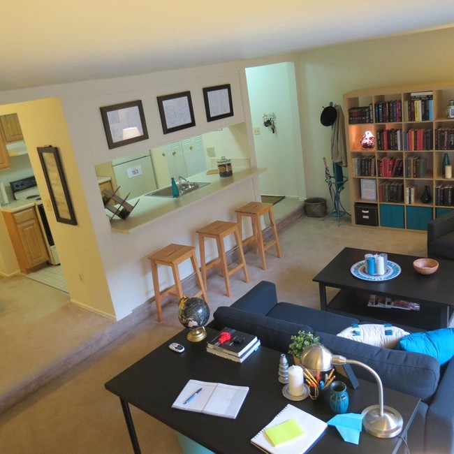 Living Room - Auburn Hills Apartments