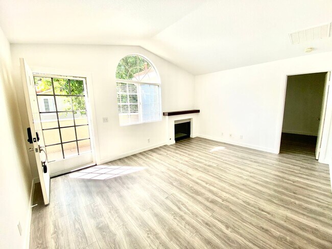 Foto del edificio - 2 Bed, 2 Bath upper end unit in Beautiful Rancho Santa Margarita