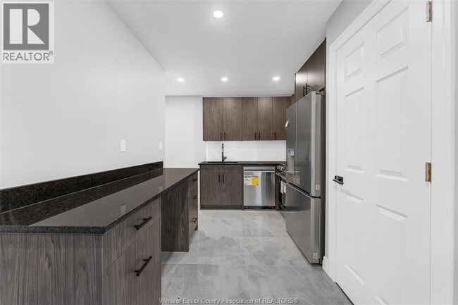 Building Photo - 700 Brock St