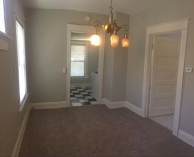 Foto del edificio - 5251 Warren Ave