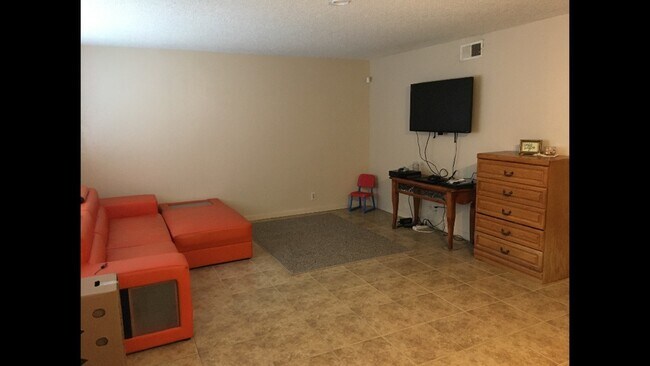 Building Photo - 441 W Alamos Ave