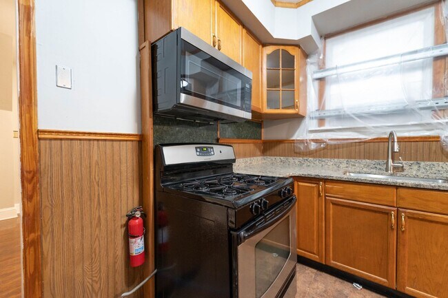 Foto del edificio - PHA Welcomed! Spacious Home with Private B...