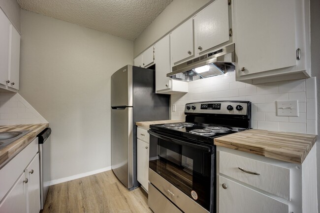 Foto del edificio - The Cherry Tree: 1 & 2 Bedroom Apartments