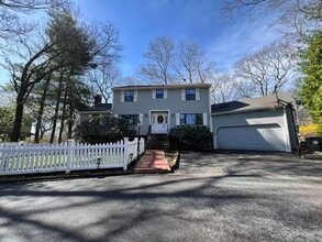 Building Photo - 2 Blueberry Hill Ln