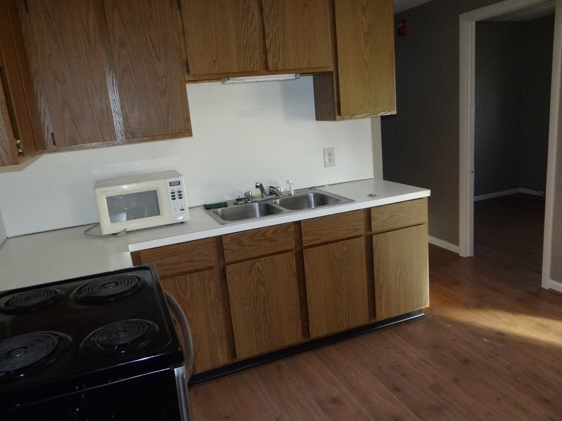 Kitchen - 39 East Ave