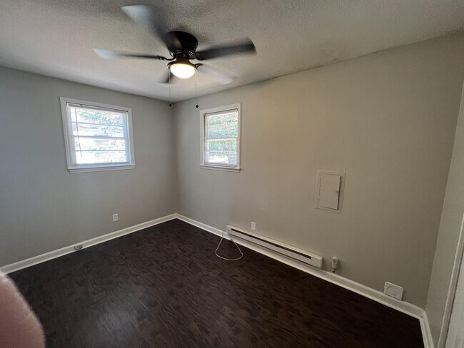 Building Photo - 2721 Kingswood Dr