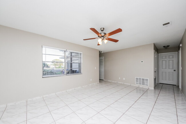 Building Photo - 1410 Orchid Ln