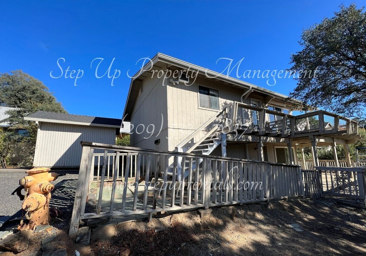Primary Photo - Spacious 3 Bedroom with Solar in Poker Fla...