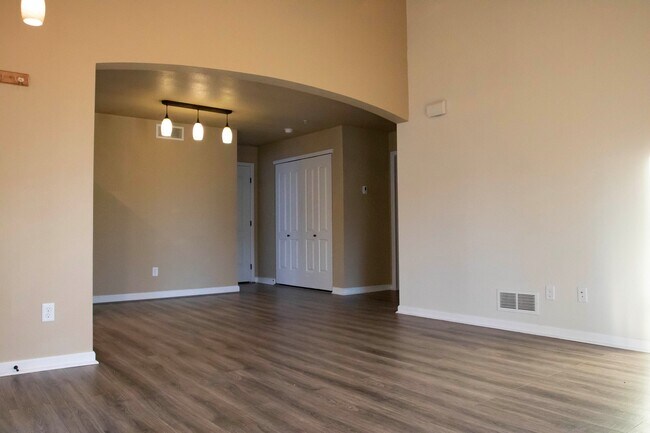 Foto del edificio - BEAUTIFULLY 2 BEDROOM CONDO IN CENTERRA