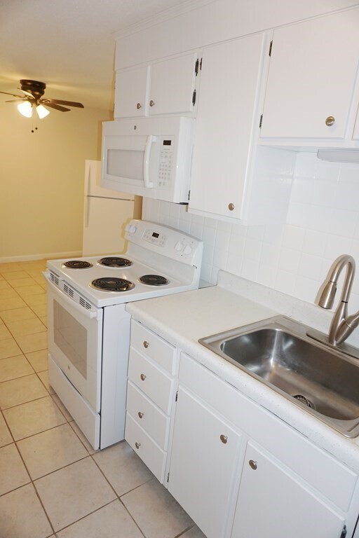 5 Turnpike Rd Unit 322, Townsend, MA 01469 Condo for Rent in Townsend