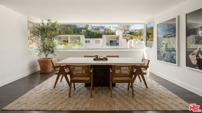 Building Photo - 8787 Shoreham Dr