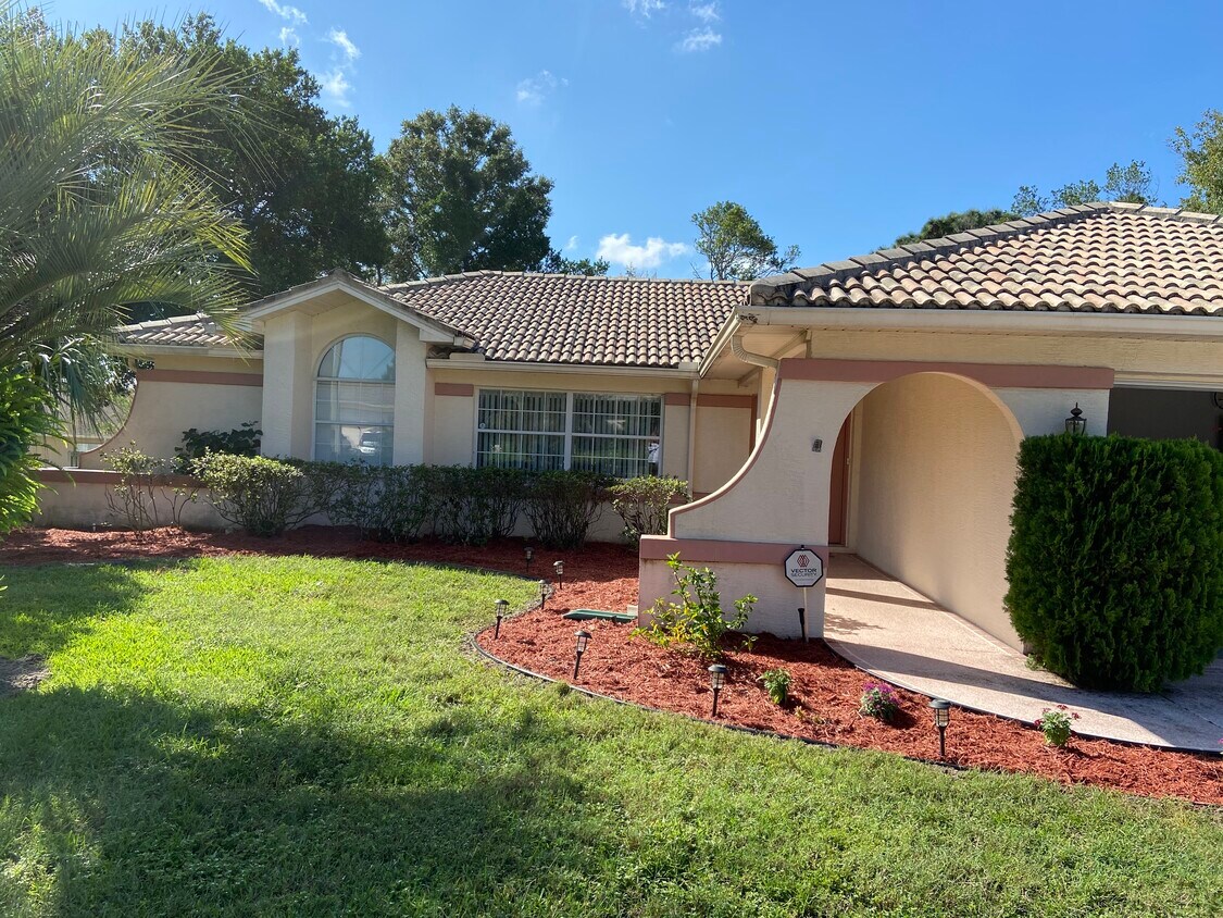 Foto principal - 10454 Ventura Dr