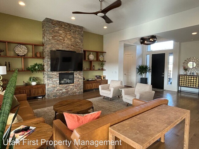 Foto del edificio - 3 br, 2.5 bath House - 1092 W Goldenrod Ci...