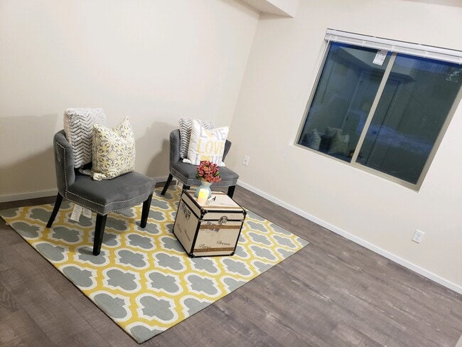 Sala de estar - 304 S Skipworth Rd