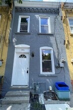 Building Photo - 745 E 6th St