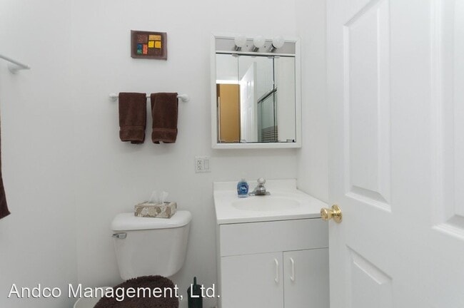 Building Photo - 721 W Briar Pl